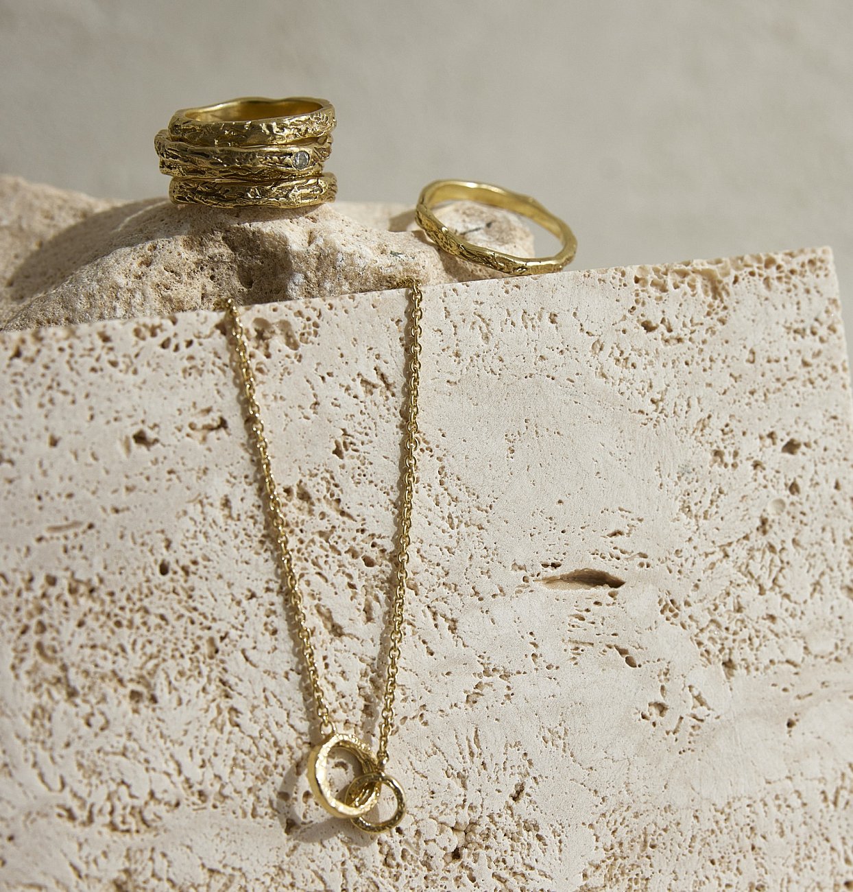 ROVNOVÁHA NÁHRDELNÍK